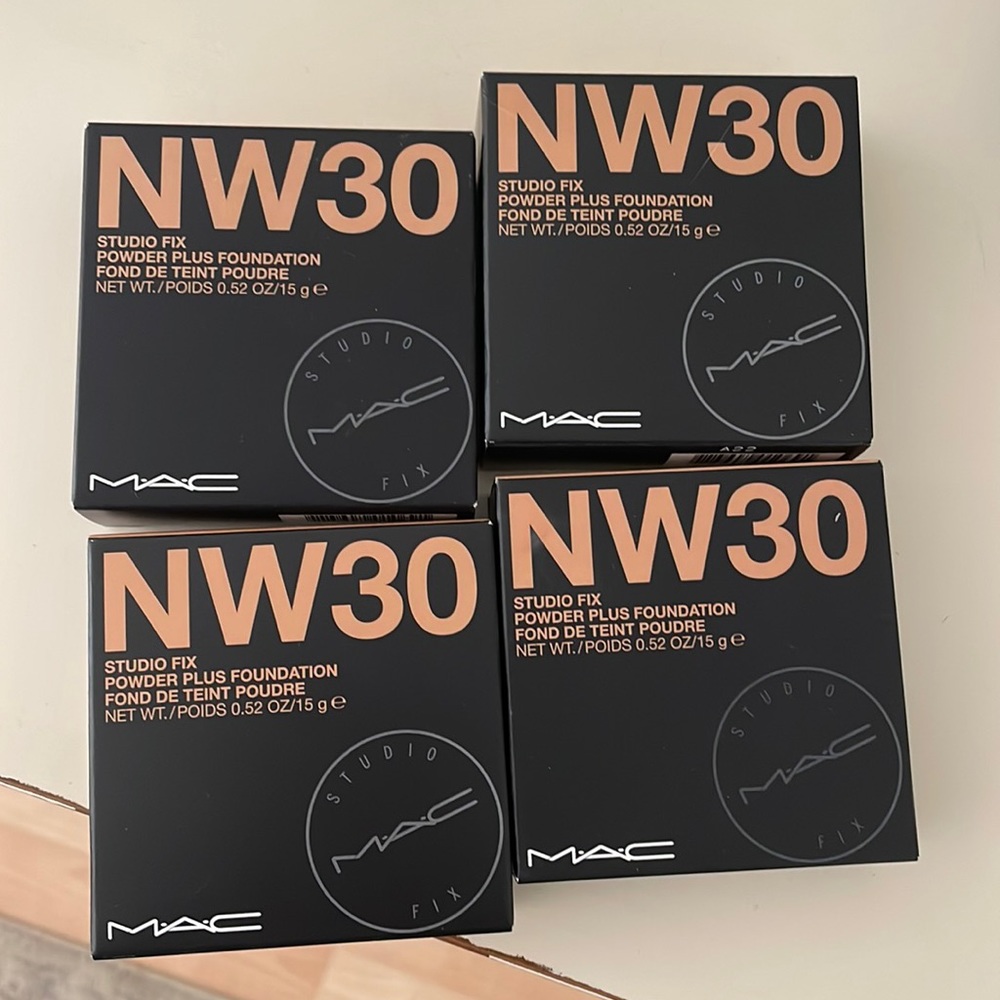 Mac Studio Fix powder plus foundation